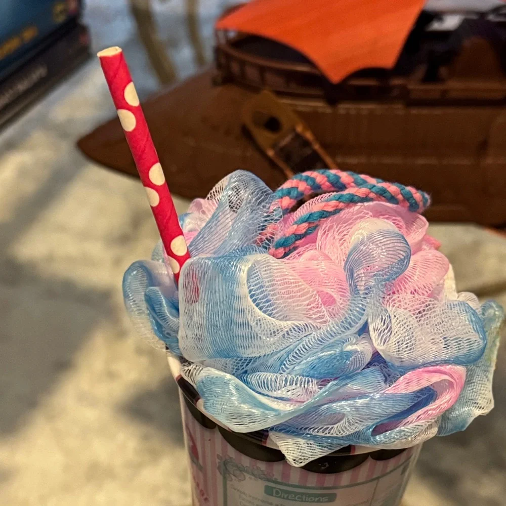 Fizzy Bath Shake - Cotton Candy 6 Bath Bombs Pink & Blue with Loofa